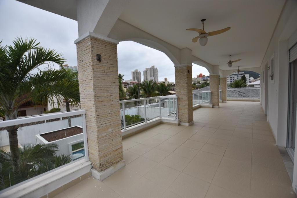 Casa Com Piscina A 150M Da Praia Da Enseada Гуаружа Екстер'єр фото